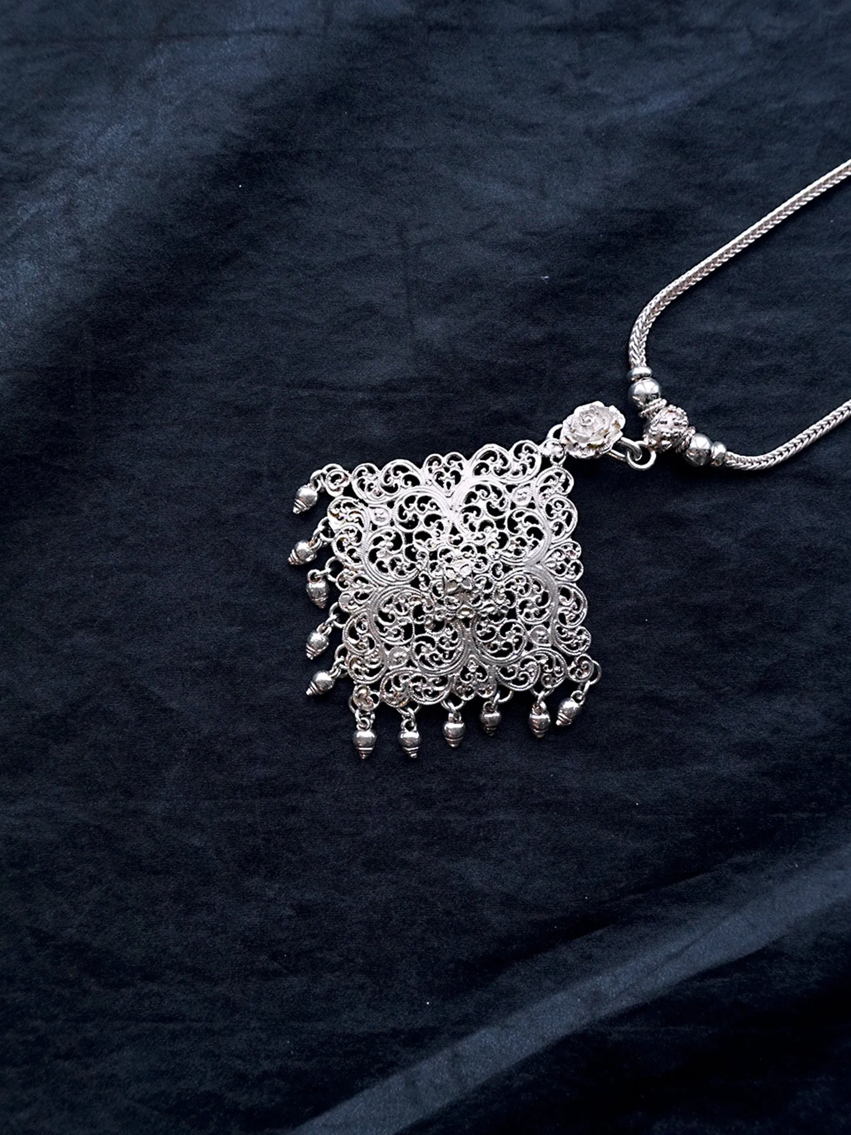 Diamond-shaped ilver necklace