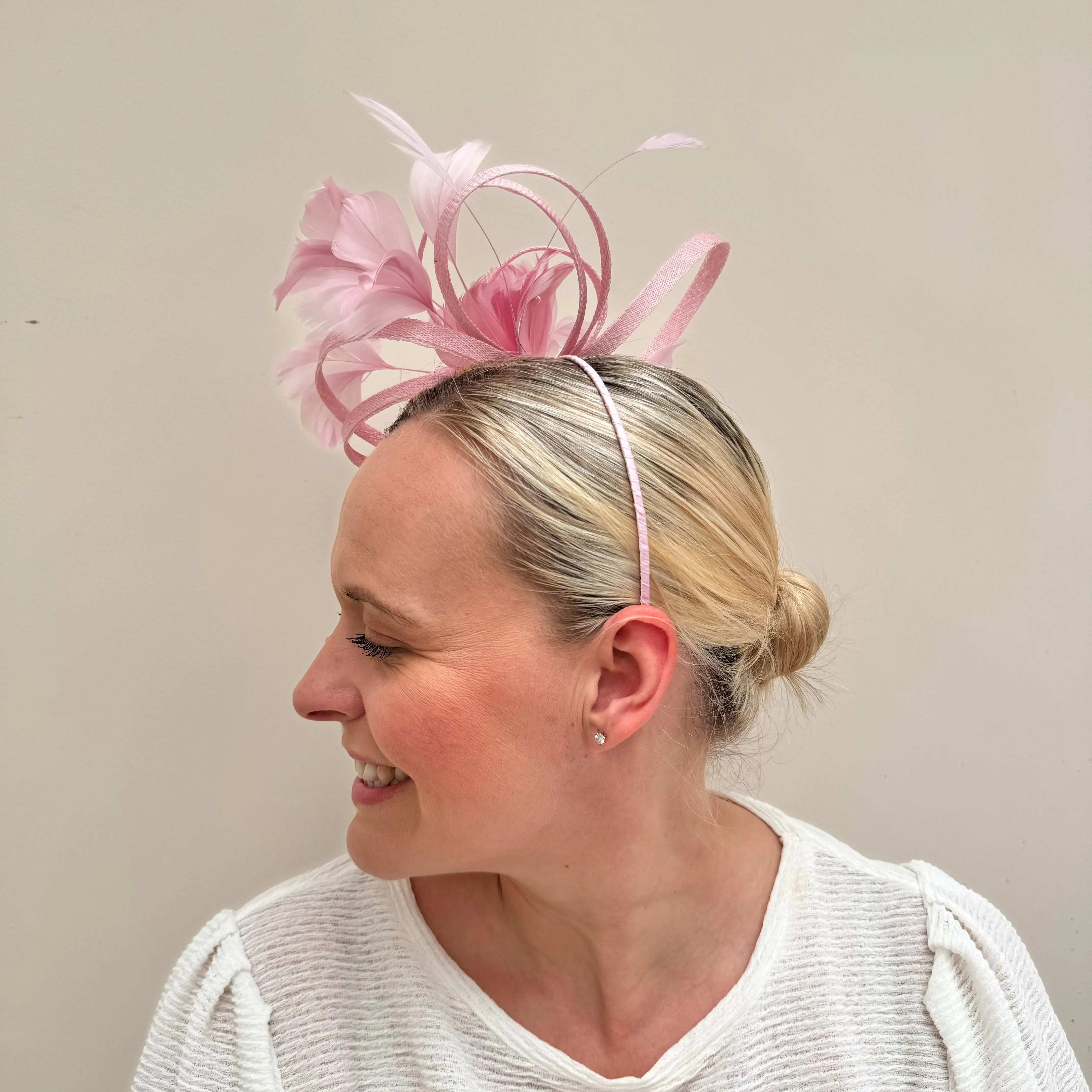 Libby Bea LB20/578 Feather and Pearl Fascinator