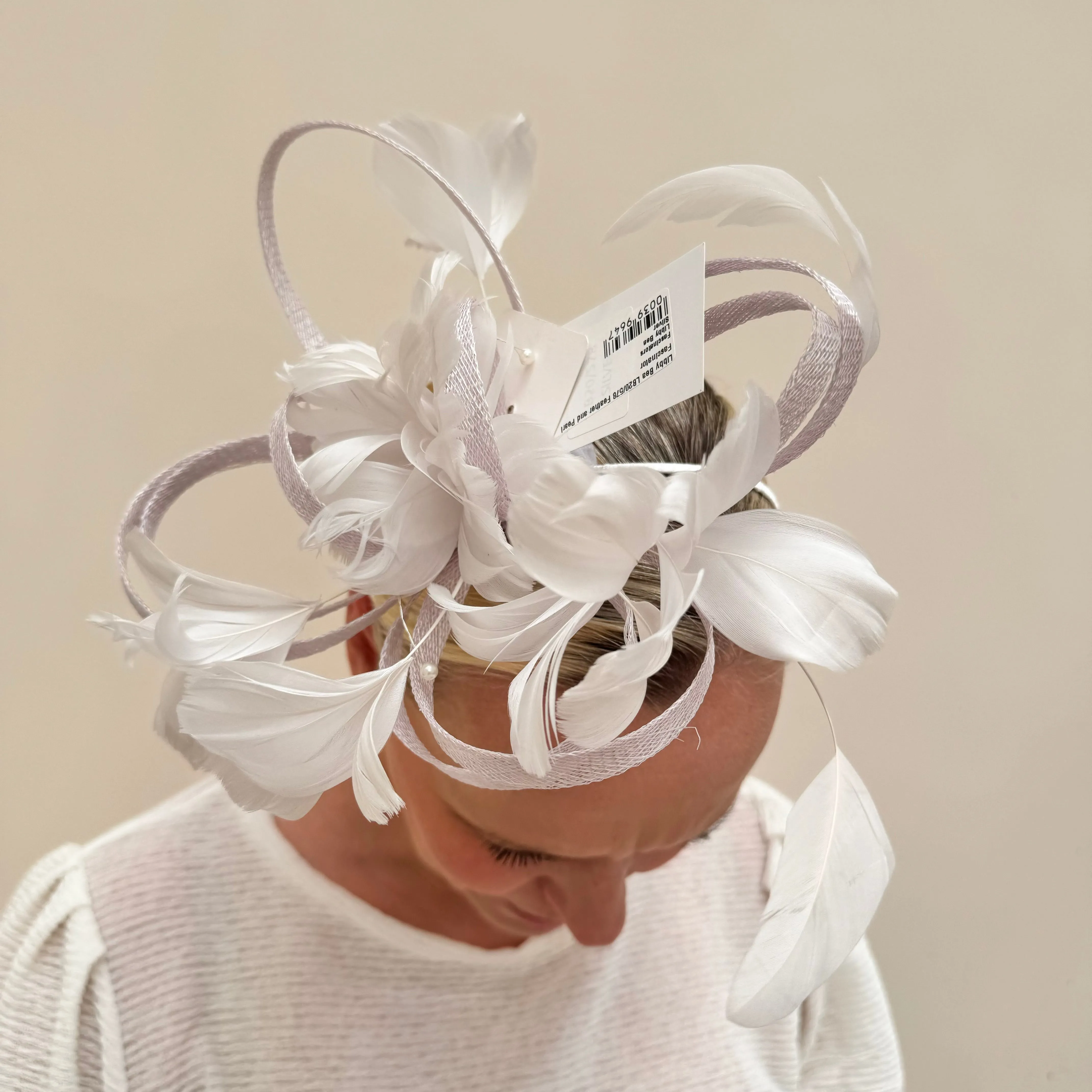 Libby Bea LB20/578 Feather and Pearl Fascinator