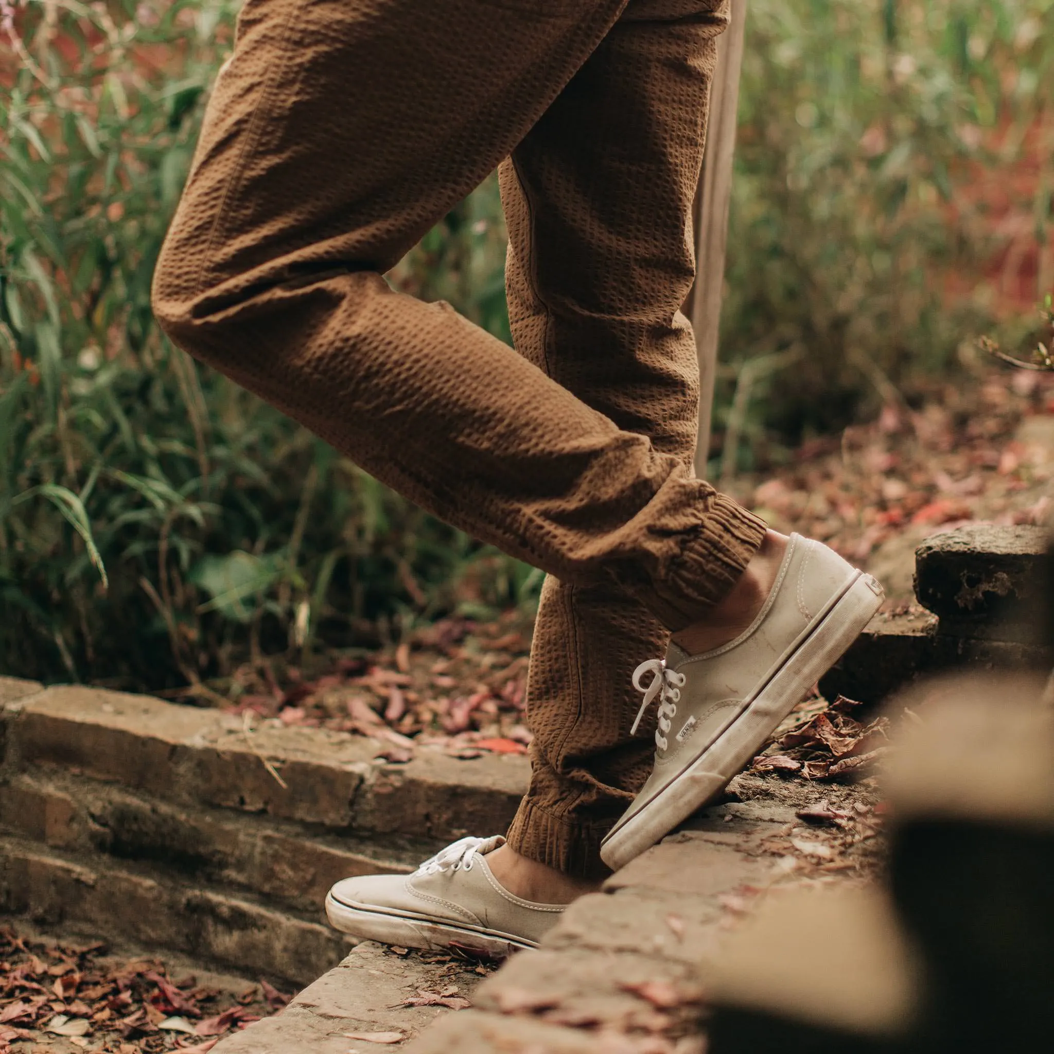 The Après Pant in British Khaki Seersucker